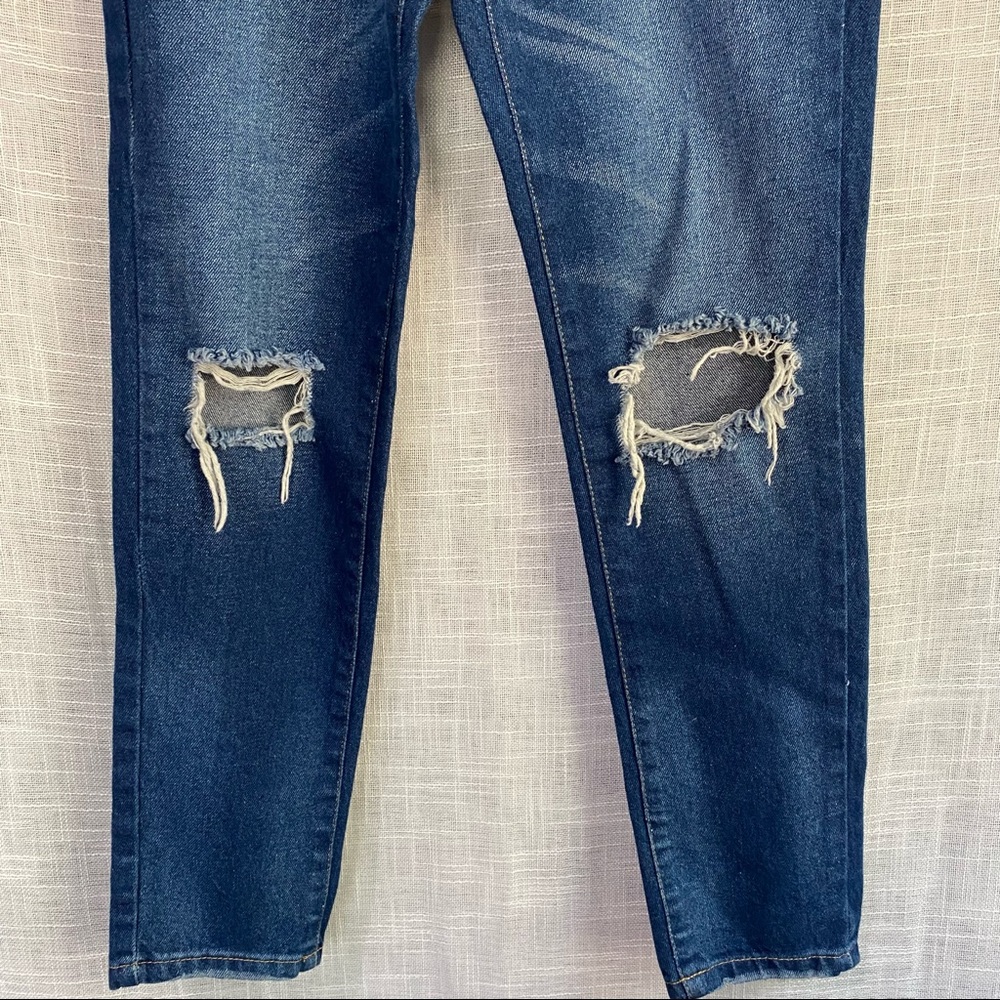 NWT Boohoo High Waist Distressed Mom Jeans - Picture 2 of 9